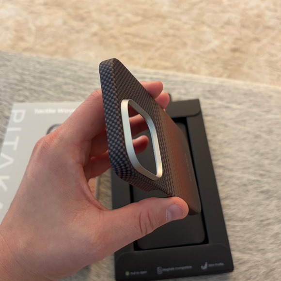NWT Apple PITAKA iPhone 16Pro 6.3” Aramid Fiber Case, luxury, lightweight/slim - Picture 7 of 12